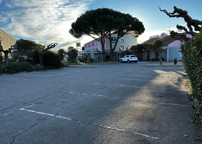 ホテル Kyriad Montpellier Aeroport - Parc Expo モーギオ