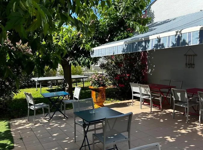 Kyriad Montpellier Aéroport - Gare Sud De France Hotel 3*